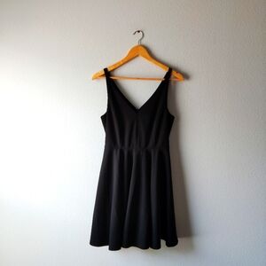 Lulu's Black Sleeveless Pleated Dress